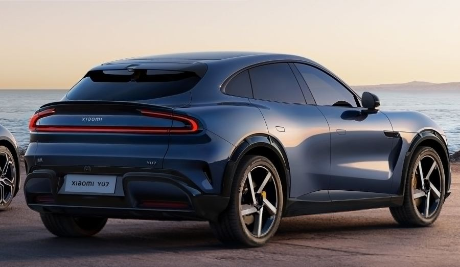 Xiaomi YU7 electric SUV rear view in blue
